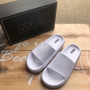 New MIA White Slide Sandals Size 9